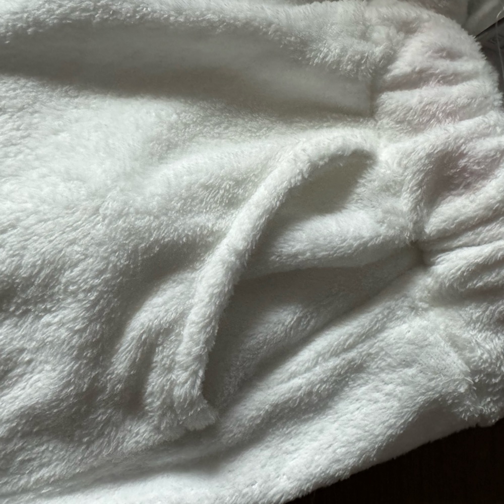 HELLO KITTY-Imported (NWT) Women's White & Pink Plush Shorts - Picture 11 of 12